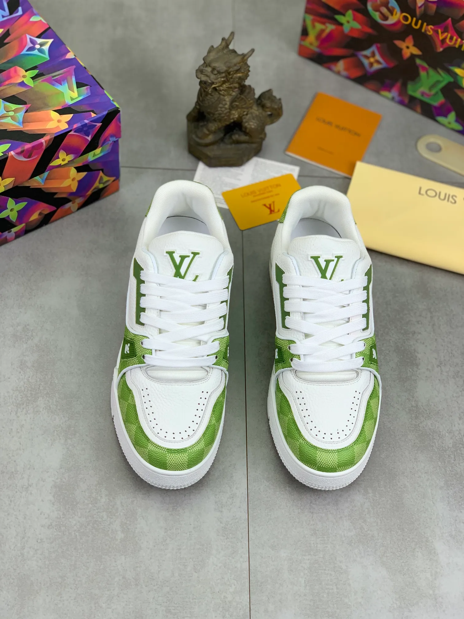 Men's shoes 💰P580 New style 💰💎💎Latest color High version 2025Louis*Vuitto* LV Traine Catwalk TRAINER outsole and fabric private model A shoe that definitely costs a lot of money and effort. This series was designed after the arrival of Vifgil. It is favored by many fans every season. Original TPU outsole Original packaging Men's size: 38-45 (46 can be customized) Color: 2️⃣ colors available (available from stock, super fast delivery)